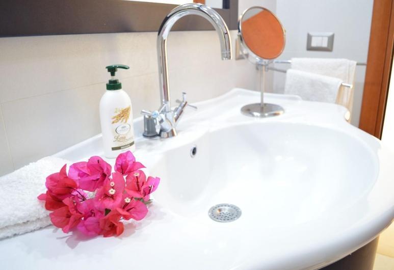 Mar Dei Poeti - Luxury Suites Torre Archirafi Kültér fotó