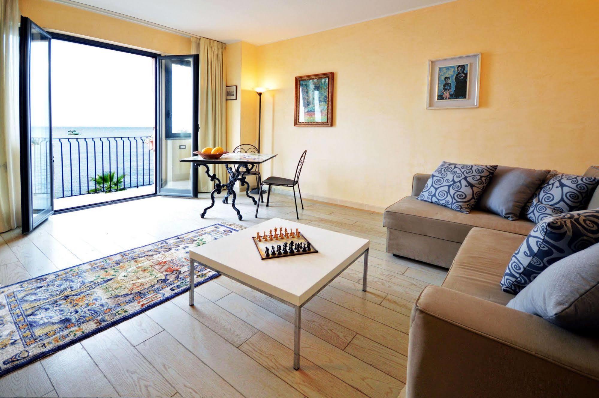 Mar Dei Poeti - Luxury Suites Torre Archirafi Kültér fotó